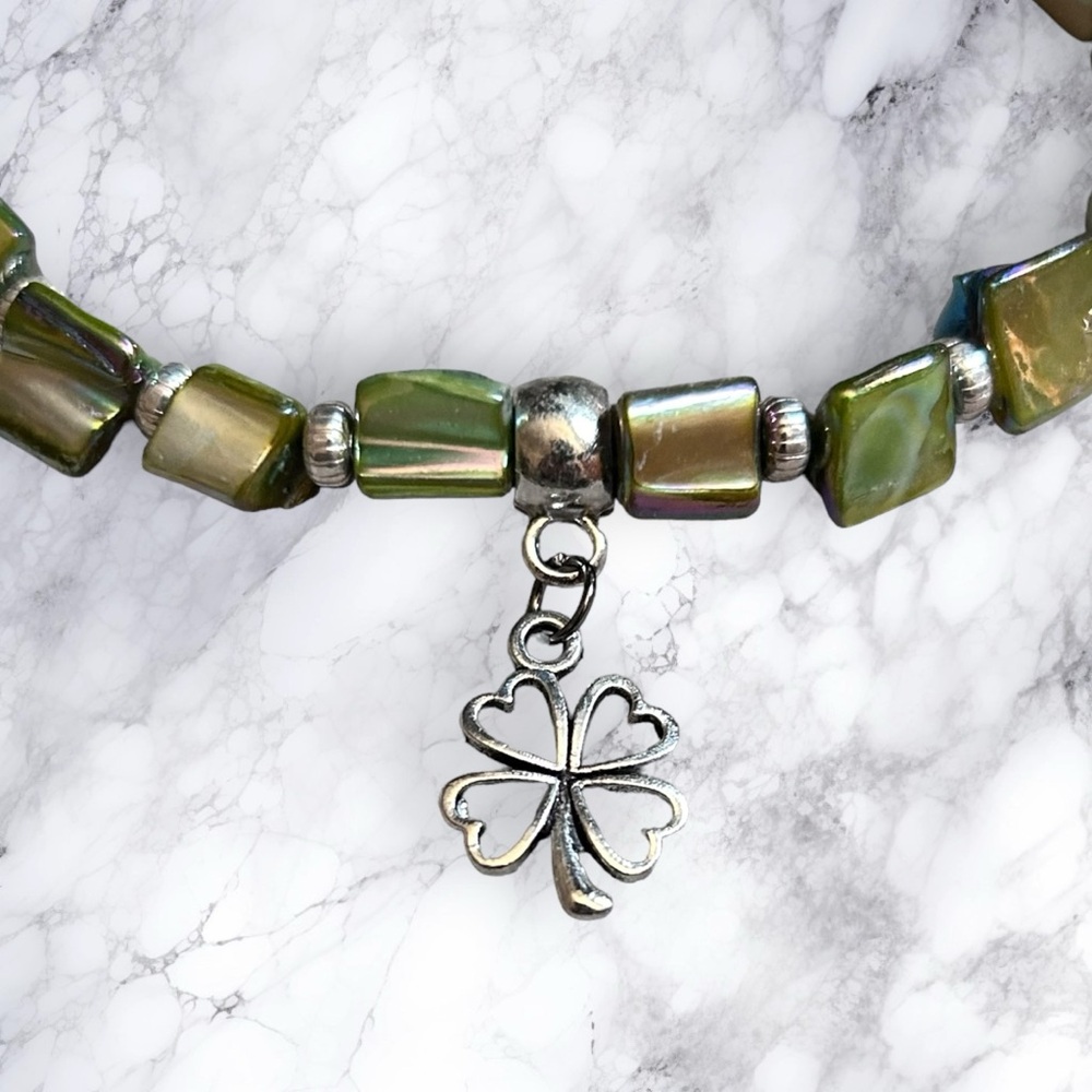 Hand Crafted St. Patrick’s Green Bracelet Clover Charm Mother Of Pearl Shamrock - Picture 4 of 7